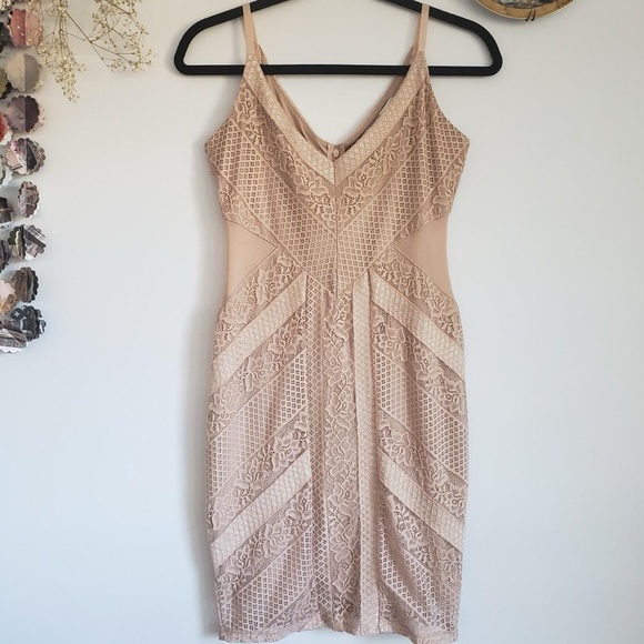 🌸GUESS🌸 bodycon nude sleeveless lace dress - Picture 3 of 12